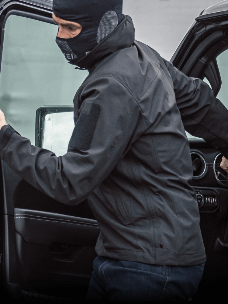 Developed and tested for tactical use, these jackets boast exceptional water-repellent properties, making them resistant to rain penetration.
